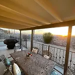 The Hummingbird Sunset Home, West Side
